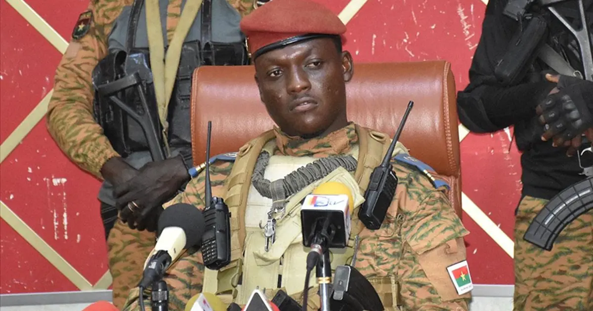 Burkina Faso'da cunta tüm siyasi partileri feshetti