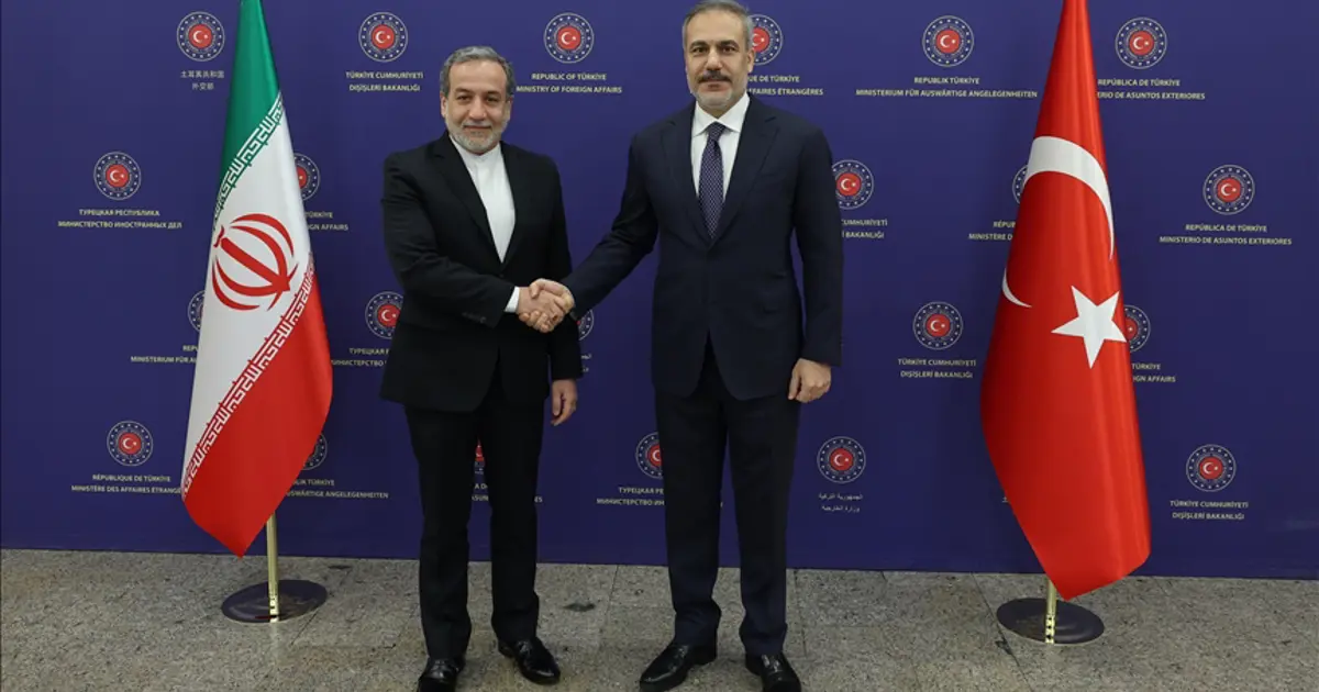 Bakan Fidan İranlı mevkidaşı Arakçi'yle görüştü