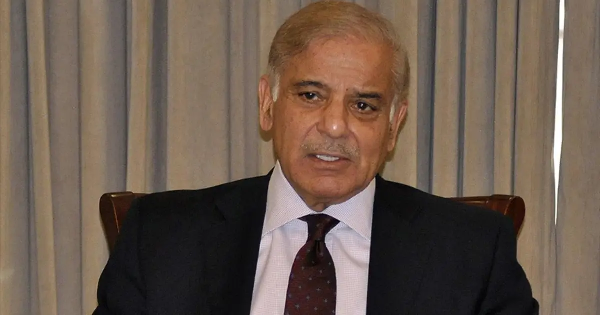 Pakistan’da yakıt krizi eğitimi vurdu. Tüm okullar tatil edildi