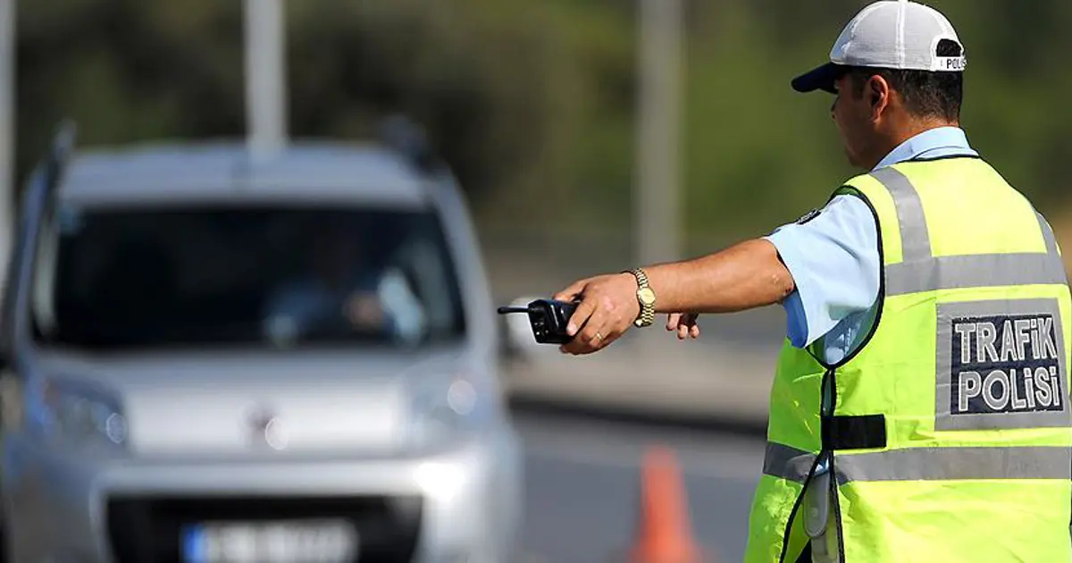 Kiraladığı araçta 16 kilo uyuşturucuyla yakalanan polis tutuklandı