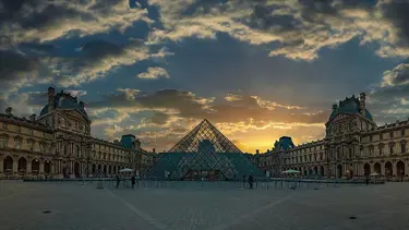 Louvre'da tek rezalet daha
