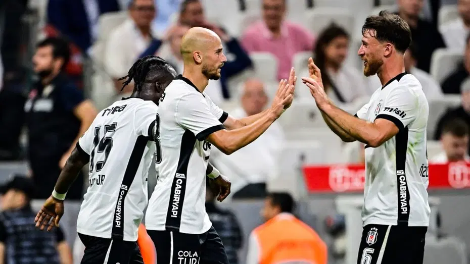 Fenerbahçe, Galatasaray ve Trabzonspor puan kaybetti. Beşiktaş taraftarı önünde sahaya çıkıyor