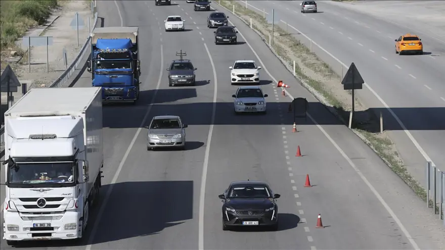 Bayram dönüşü için kısıtlama. D-100 kara yolu, Anadolu Otoyolu ve Kuzey Marmara Otoyolu'ndan geçerken dikkat! 