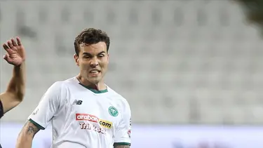 Galatasaray maçı öncesi kadro dışı bırakıldı, kaptanlığı alındı