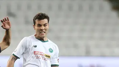 Galatasaray maçı öncesi kadro dışı bırakıldı, kaptanlığı alındı