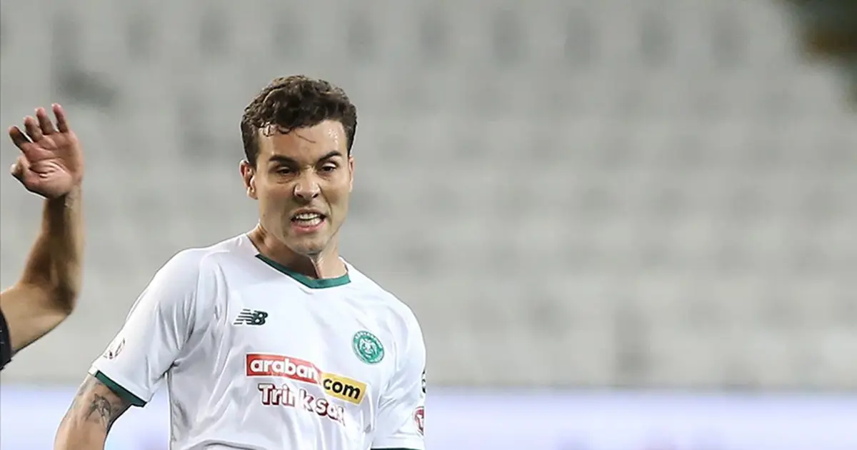 Galatasaray maçı öncesi kadro dışı bırakıldı, kaptanlığı alındı