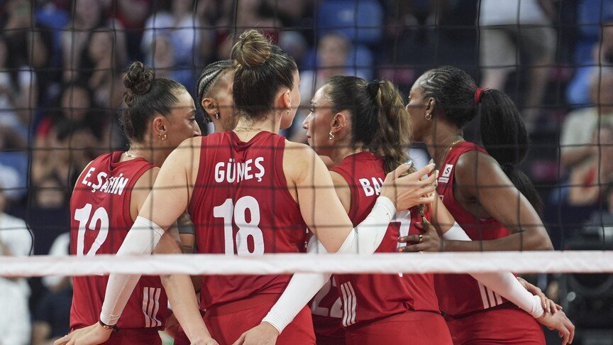 Türkiye-Polonya voleybol maçı ne zaman, saat kaçta ve hangi kanalda? Filenin Sultanları galibiyet için parkede