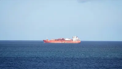 İran, kaçak akaryakıt taşıyan 3 tekneye el koyuldu