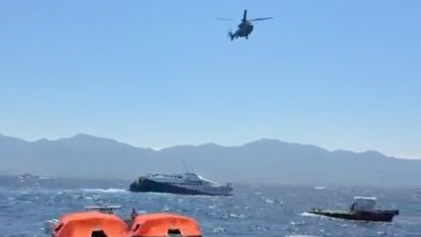 Kıbrıs'ta batan yolcu feribotundan kurtarıldı, yaşananları anlattı. "Gemi su alıyor diye söyledik"