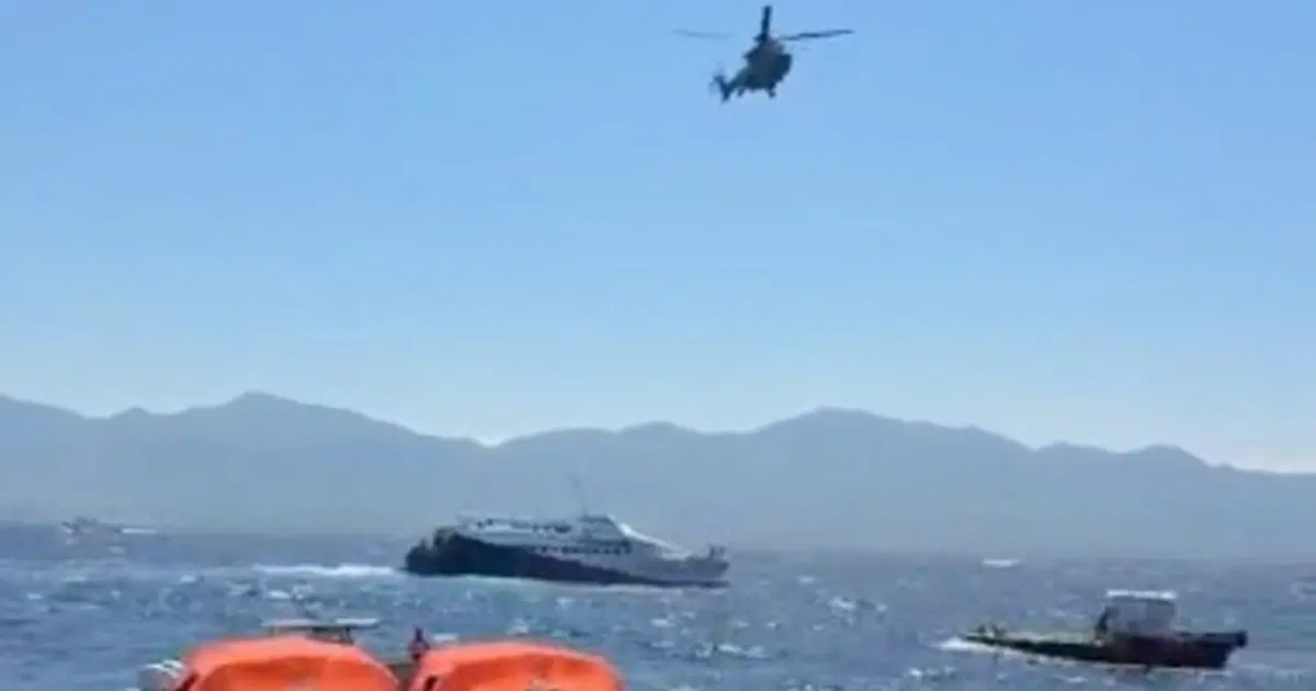 Kıbrıs'ta batan yolcu feribotundan kurtarıldı, yaşananları anlattı. "Gemi su alıyor diye söyledik"