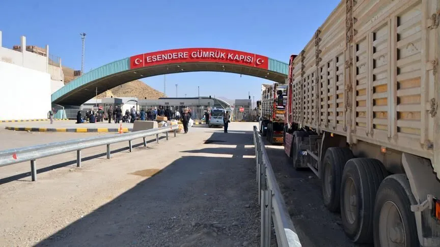 Türkiye-İran sınırında 12 kilometrelik tır kuyruğu