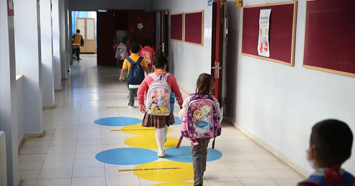 Akran zorbalığına karşı önlem! Okula başlama yaşı değişecek mi?