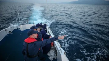 Kürek sörfü yaparken mahsur kalan 5 kişi kurtarıldı