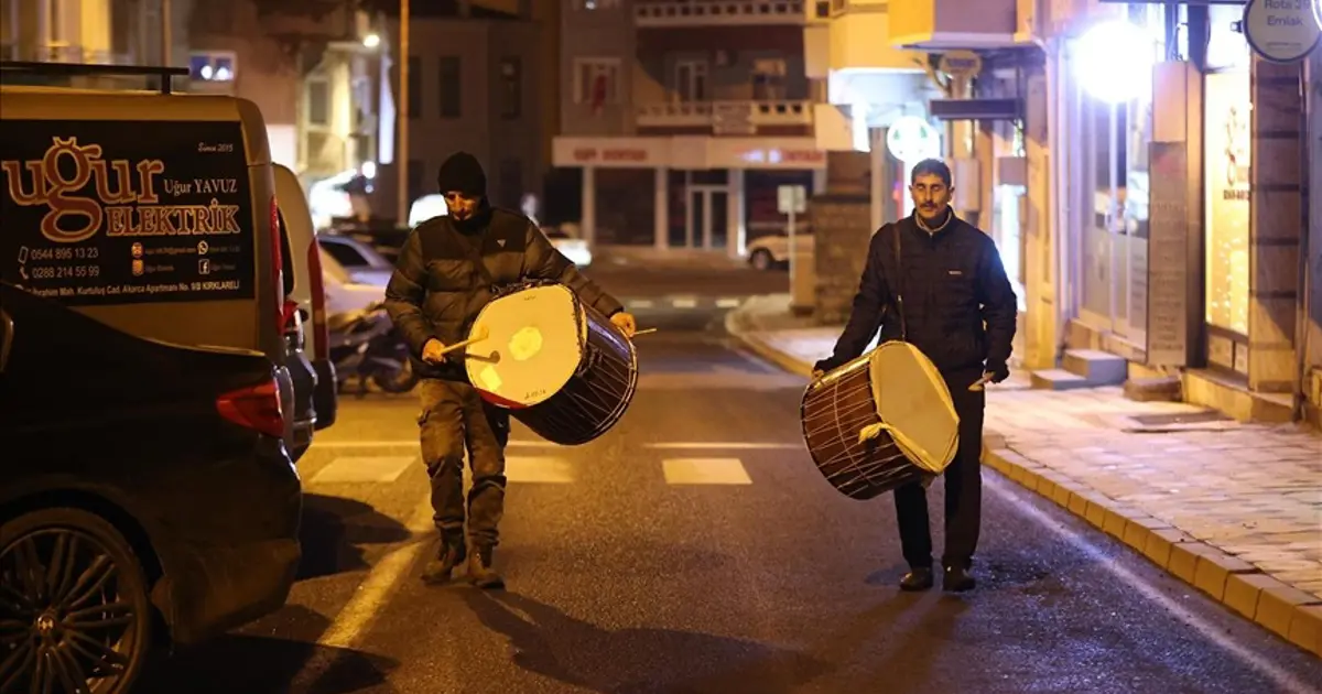 Davulcuların sahur mesaisi başladı