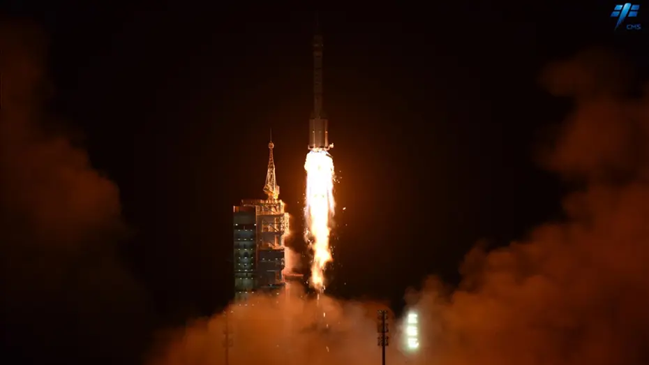 Uzay çöpü çarptı, Çin mekiği Dünya’ya insansız döndü