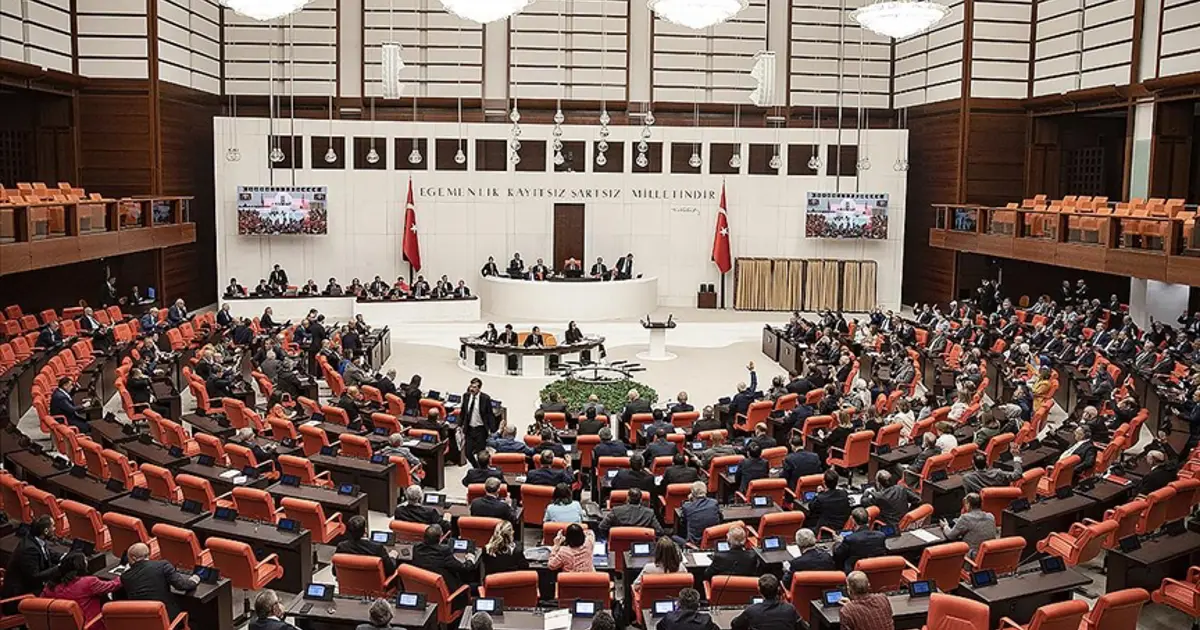 Uzman erbaş kanunu yasalaştı. Sözleşmeli erlere kamu istihdamı