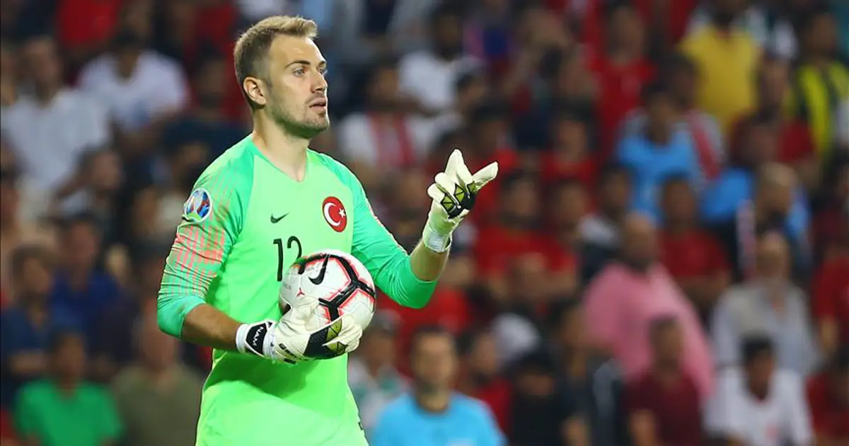 Mert Günok Fenerbahçe'ye döndü