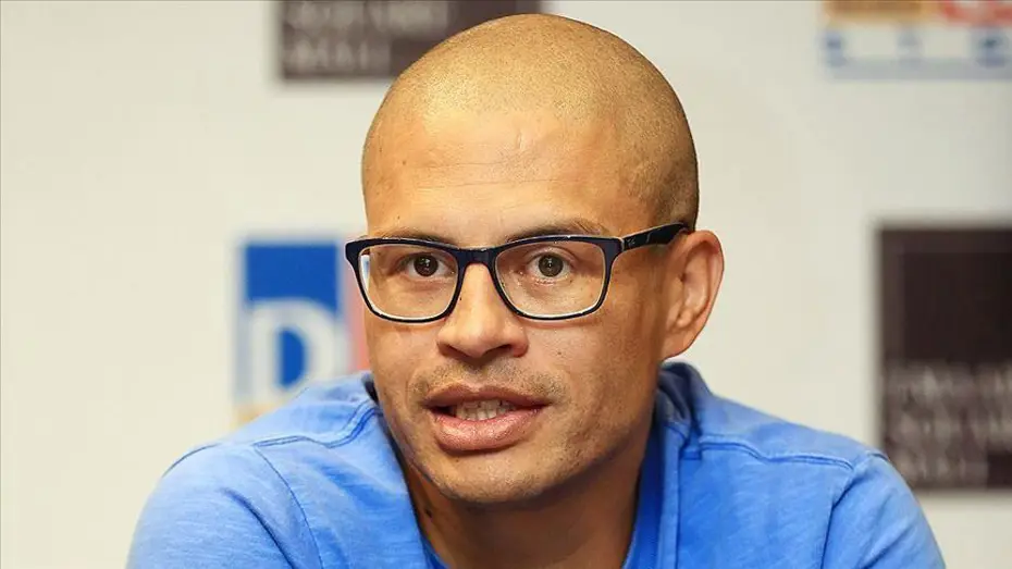 Alex de Souza dikiş tutturamadı, kovuldu. Teknik direktörlüğü futbolculuk kariyeri gibi değil