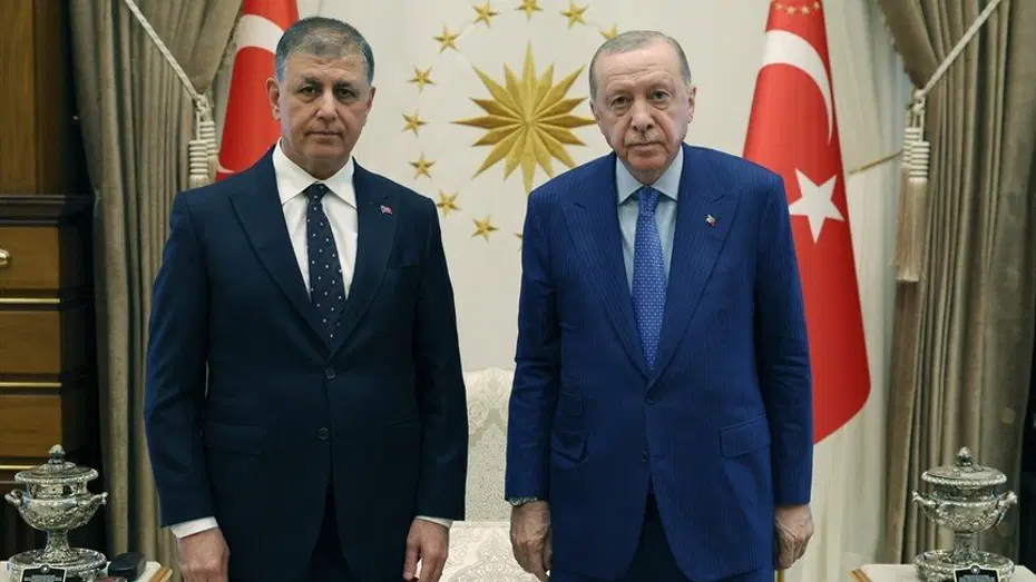 Cemil Tugay kimdir, AK Parti'ye mi katılıyor? İzmir Belediye Başkanı Cemil Tugay'ın hayatı