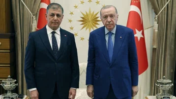 Cemil Tugay kimdir, AK Parti'ye mi katılıyor? İzmir Belediye Başkanı Cemil Tugay'ın hayatı