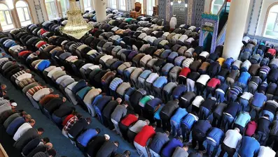 İzmir'de bayram namazı saat kaçta? 2026 Diyanet İzmir Kurban Bayramı namaz vakti
