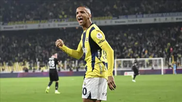 Emre Belözoğlu bir Fenerbahçeliyi daha alıyor, sarı lacivertlilerde yeni ayrılıklar kapıda