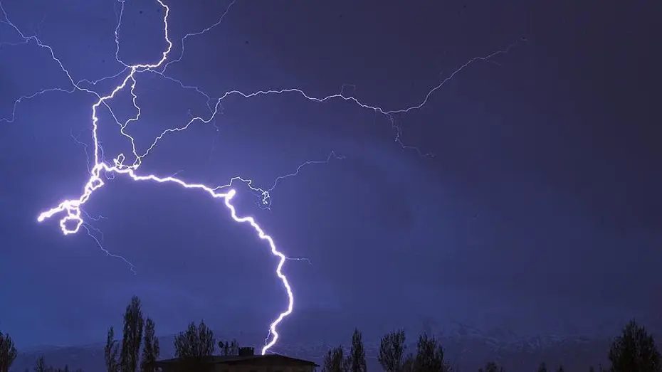 Bangladeş'te yıldırımlar 14 kişiyi öldürdü