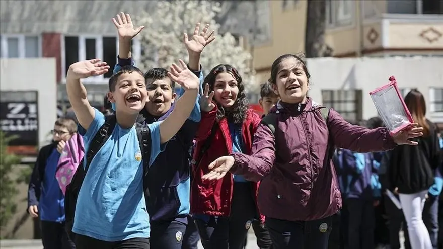 ARA TATİL BAYRAM TATİLİYLE BİRLEŞECEK Mİ? 2