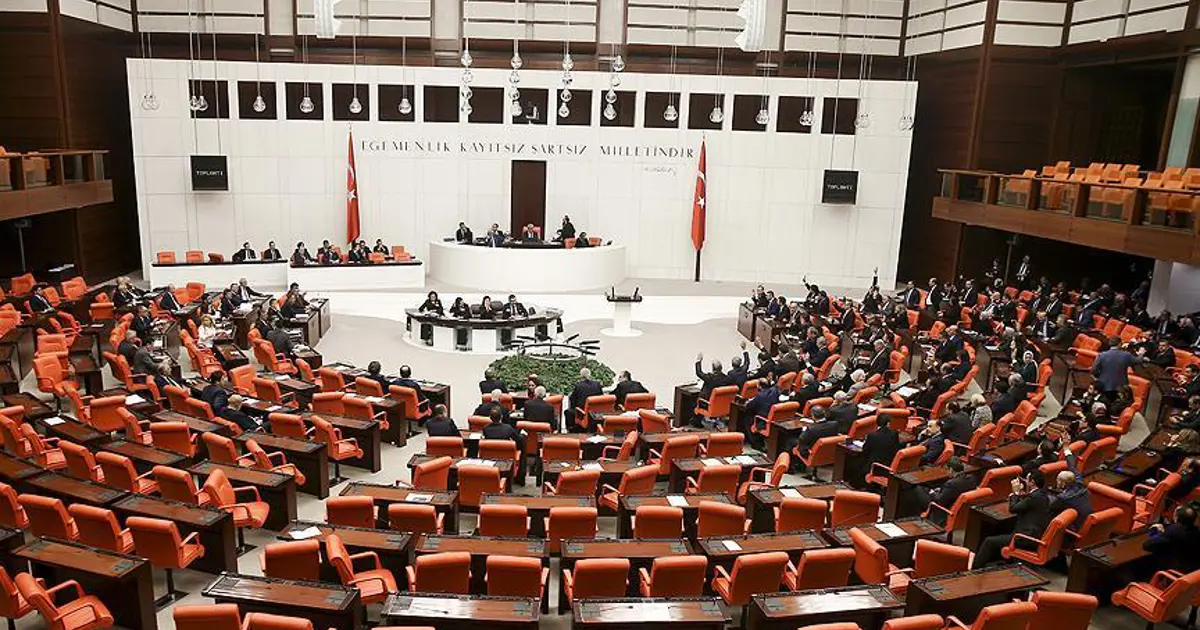 Torba yasa teklifi yasalaştı. Emniyet, basın ve taksicileri ilgilendiriyor