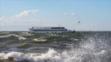 Deniz ulaşımına lodos engeli. Seferler iptal edildi