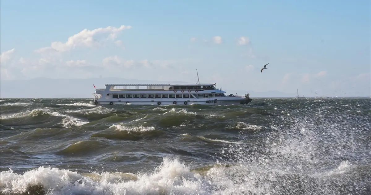 Deniz ulaşımına lodos engeli. Seferler iptal edildi