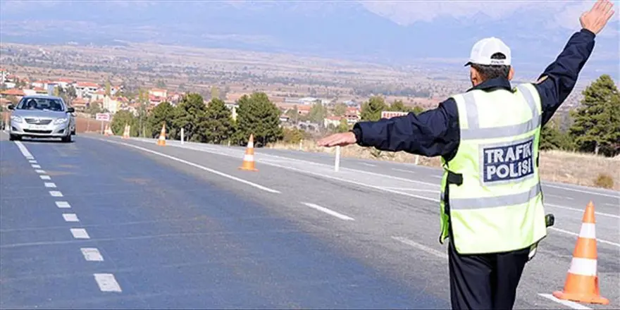 7- Ambulans ve itfaiye araçlarına yol vermemenin cezası nedir? 7