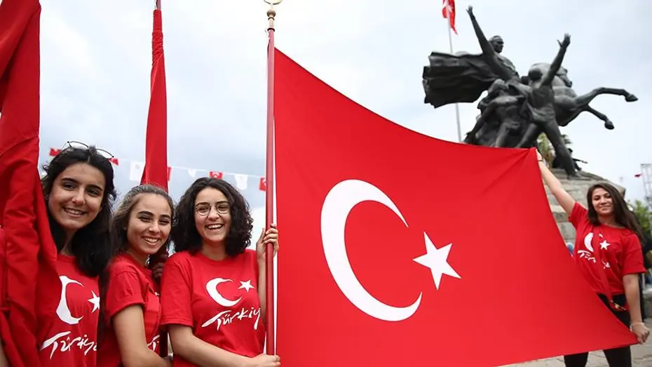19 Mayıs Salı okullar tatil mi? Bankalar, noterler kargolar ve kamu kurumları kapalı mı olacak?