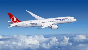 THY uçağının kanadı direğe çarptı, yolcular tahliye edildi. 1 yaralı