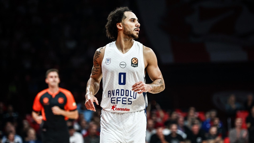 Anadolu Efes'te 8 yıllık dönem sona erdi. "Örnek bir sporcuya veda ediyoruz"