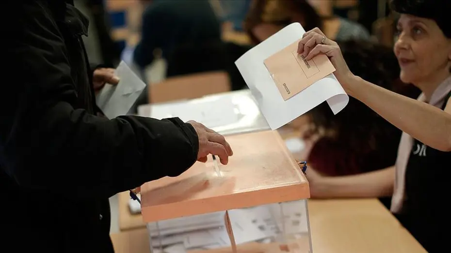 İspanya'da iktidardaki sosyalistler ikinci seçim hezimetini yaşadı