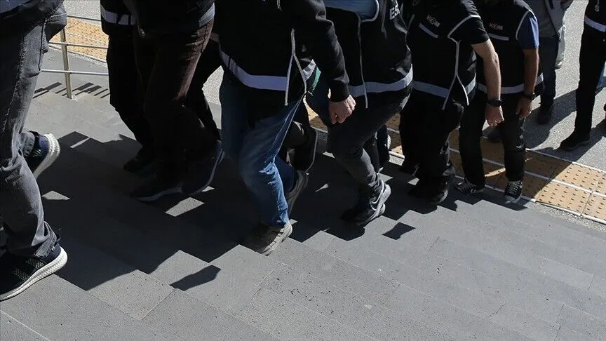 Çanakkale'de 19 kişi yakalandı