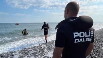 İzmir'de denizde fenalaşan kişi öldü