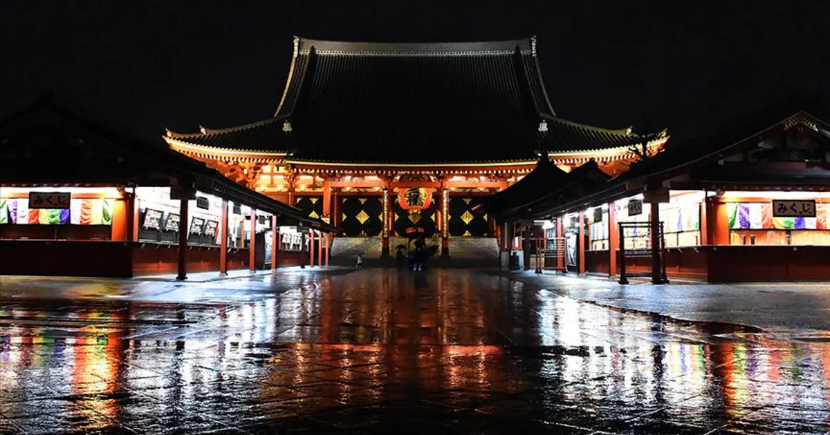 Adı efsanelerde geçiyor: Japonya'nın en eski tapınağı ziyaretçi akınına uğruyor