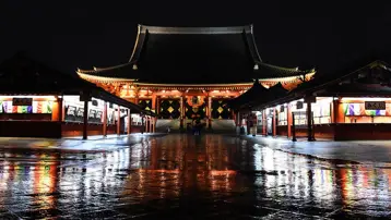 Adı efsanelerde geçiyor: Japonya'nın en eski tapınağı ziyaretçi akınına uğruyor