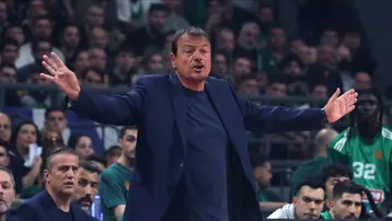 Olympiakos taraftarlarının çirkin hareketine Ergin Ataman'dan sert cevap. "Size gerçeği hatırlatırım"