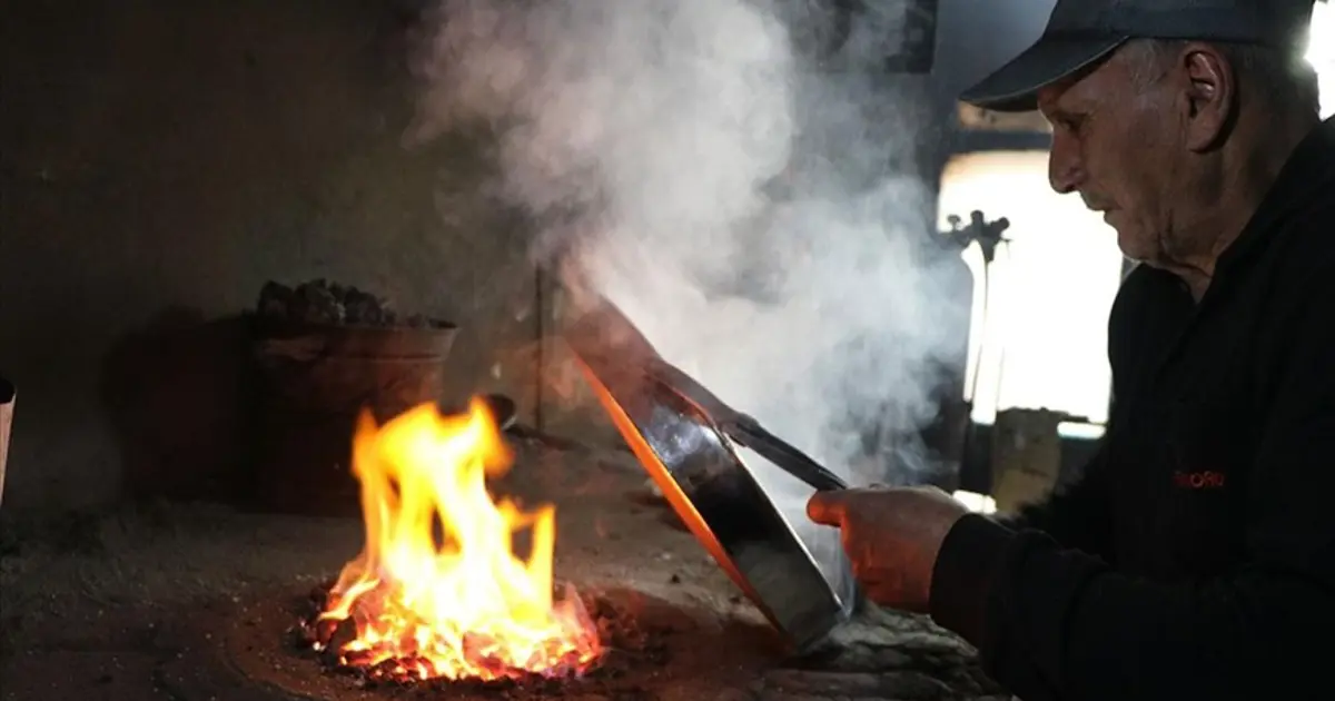 61 yıldır mesleğin ateşini söndürmedi ama artık çırak yetişmiyor: Son 3 ustadan biri