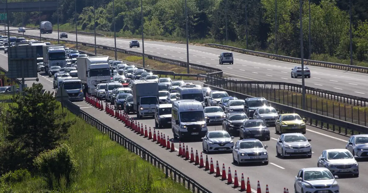 TEM Otoyolu'nu kullanacaklar dikkat! Yol çalışması başladı, İstanbul yönü trafiğe kapatıldı