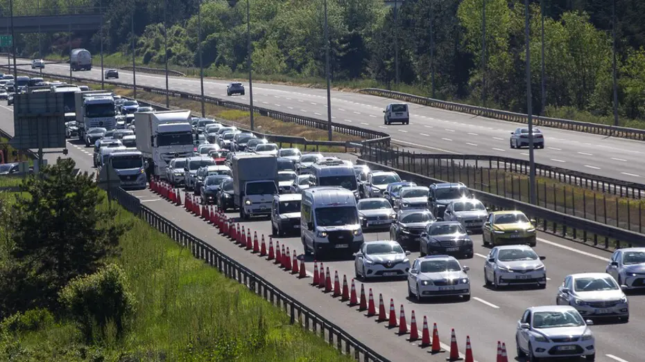 TEM Otoyolu'nda yol çalışması başlıyor. İstanbul yönü trafiğe kapatılacak