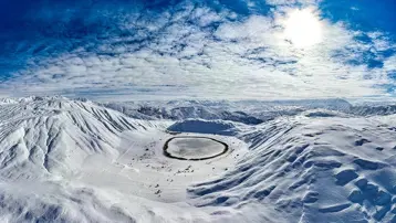 Erzincan’da Polat Gölü beyaza büründü