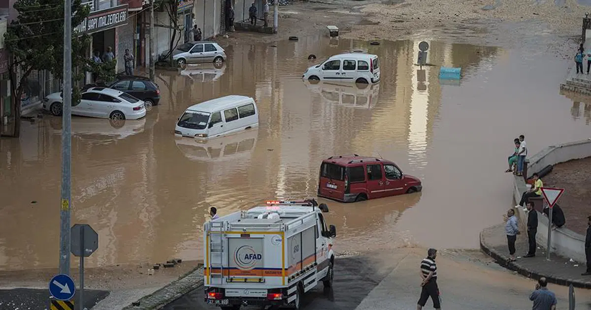 26 il için sarı ve turuncu kodlu uyarı. Sel ve su baskınlarına dikkat