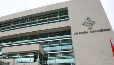 128 milyar dolar iddiası. Anayasa Mahkemesi, CHP’ye verilen tazminat cezasını yerinde bulduAnayasa Mahkemesi, eski Hazine ve Maliye Bakanı Berat Albayrak'a yönelik CHP’nin yürüttüğü “128 milyar nerede” kampanyasındaki eleştirilerin "ifade özgürlüğü" kapsamında değerlendirilemeyeceğine hükmetti. Yere