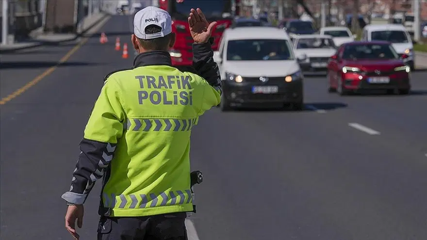 İstanbul'da bu gece bazı yollar trafiğe kapatılacak: İşte kapalı yollar ve alternatif güzergahlar 