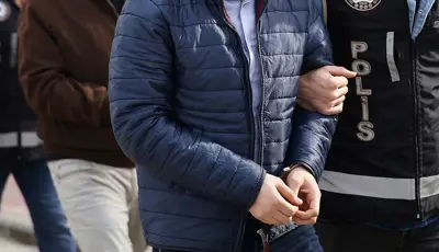 Daltonların ismini kullanmıştı. Kılıçdaroğlu ve eşini tehdit eden kişi tutuklandıDaltonlar suç örgütünün adını kullanarak sosyal medyada CHP Genel Başkanı Kemal Kılıçdaroğlu ve Selvi Kılıçdaroğlu’na yönelik tehditte bulunan şahıs tutuklandı.