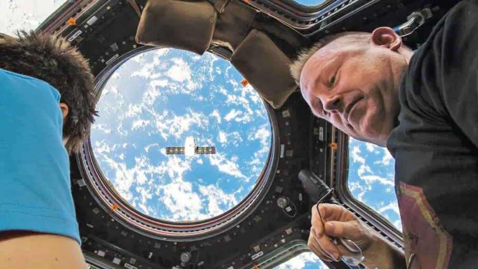 NASA astronotu ilk kez anlattı. “Makineli tüfek gibiydi, Dünya'ya dönemeyebiliriz diye düşündüm”